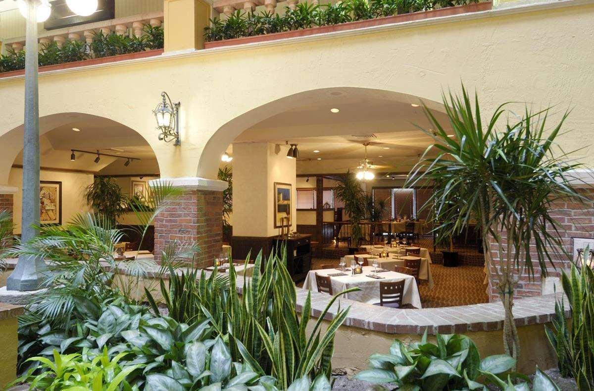 Embassy Suites By Hilton Kansas City Plaza Exteriör bild