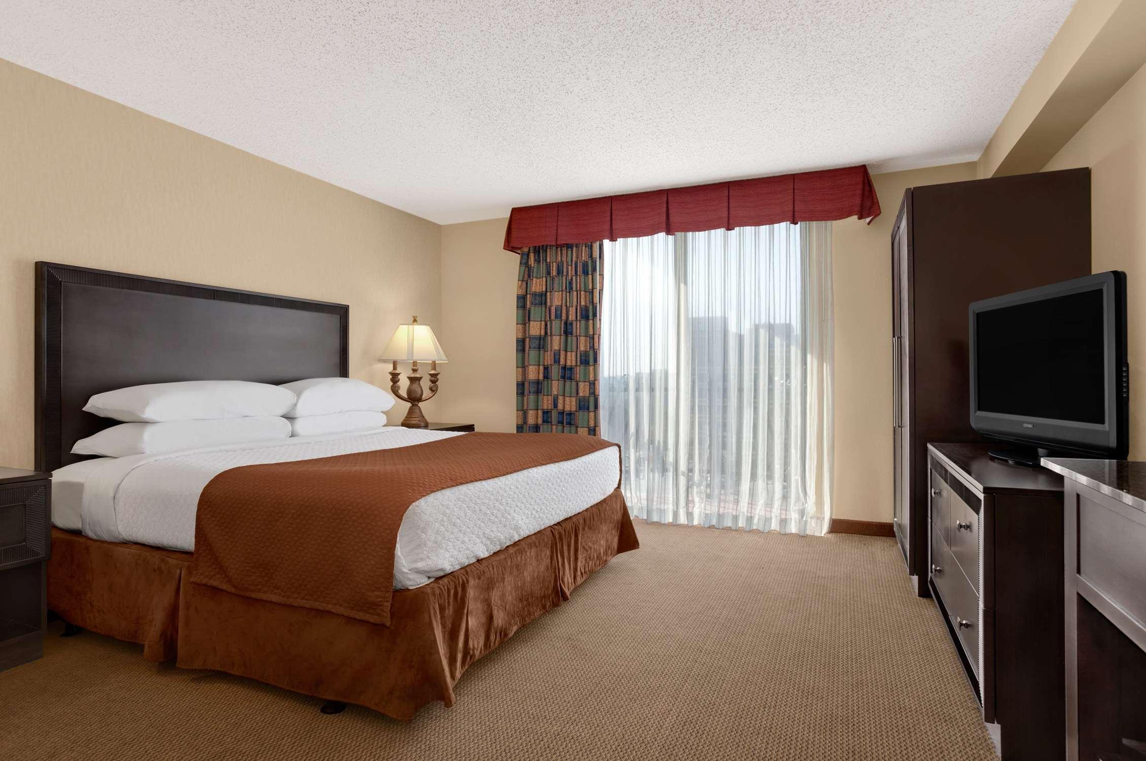 Embassy Suites By Hilton Kansas City Plaza Exteriör bild