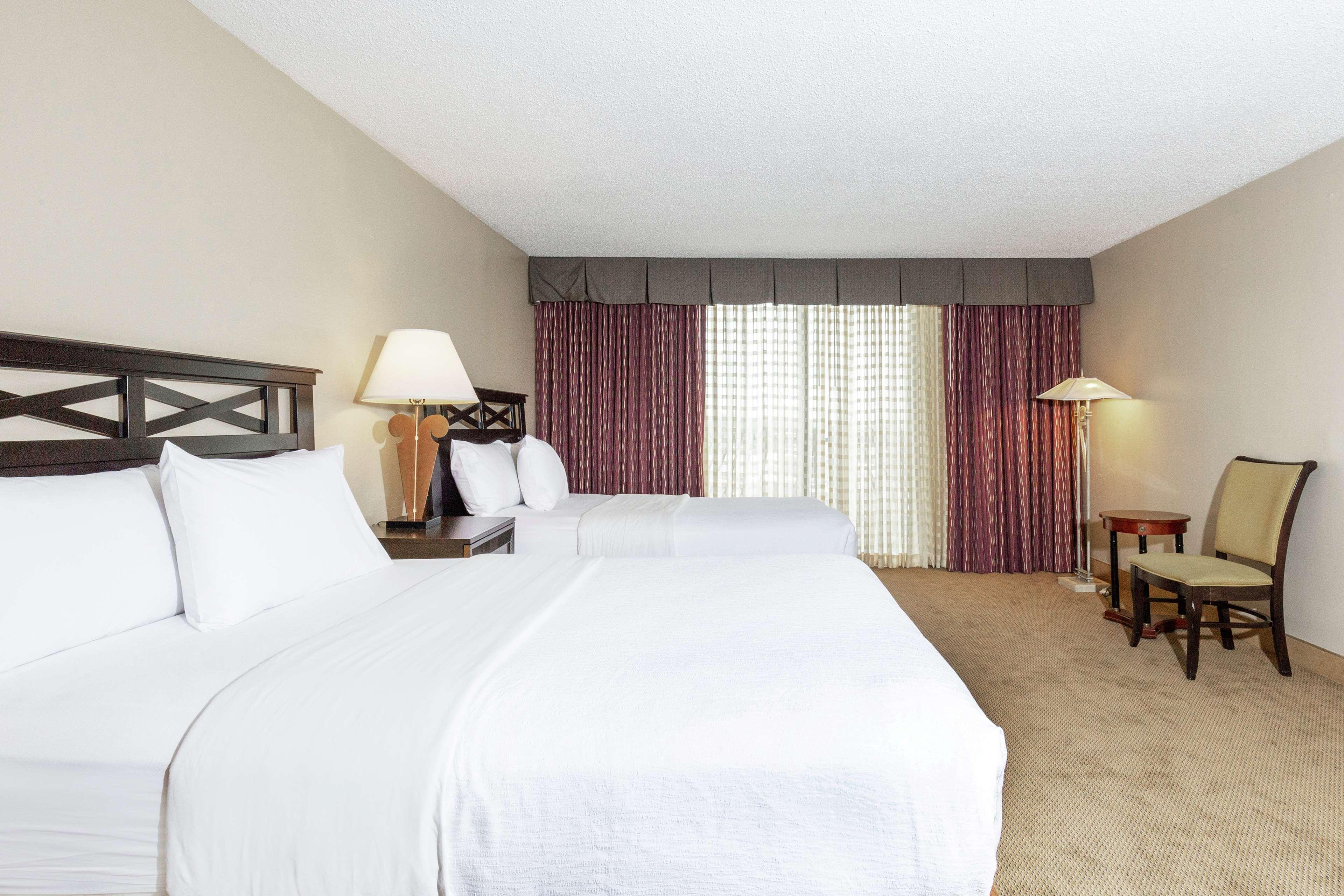 Embassy Suites By Hilton Kansas City Plaza Exteriör bild