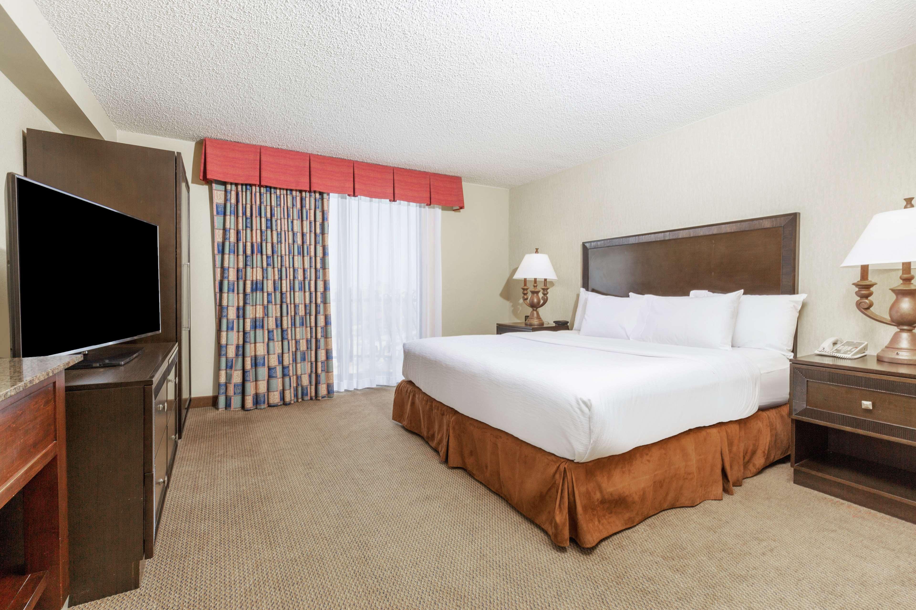 Embassy Suites By Hilton Kansas City Plaza Exteriör bild