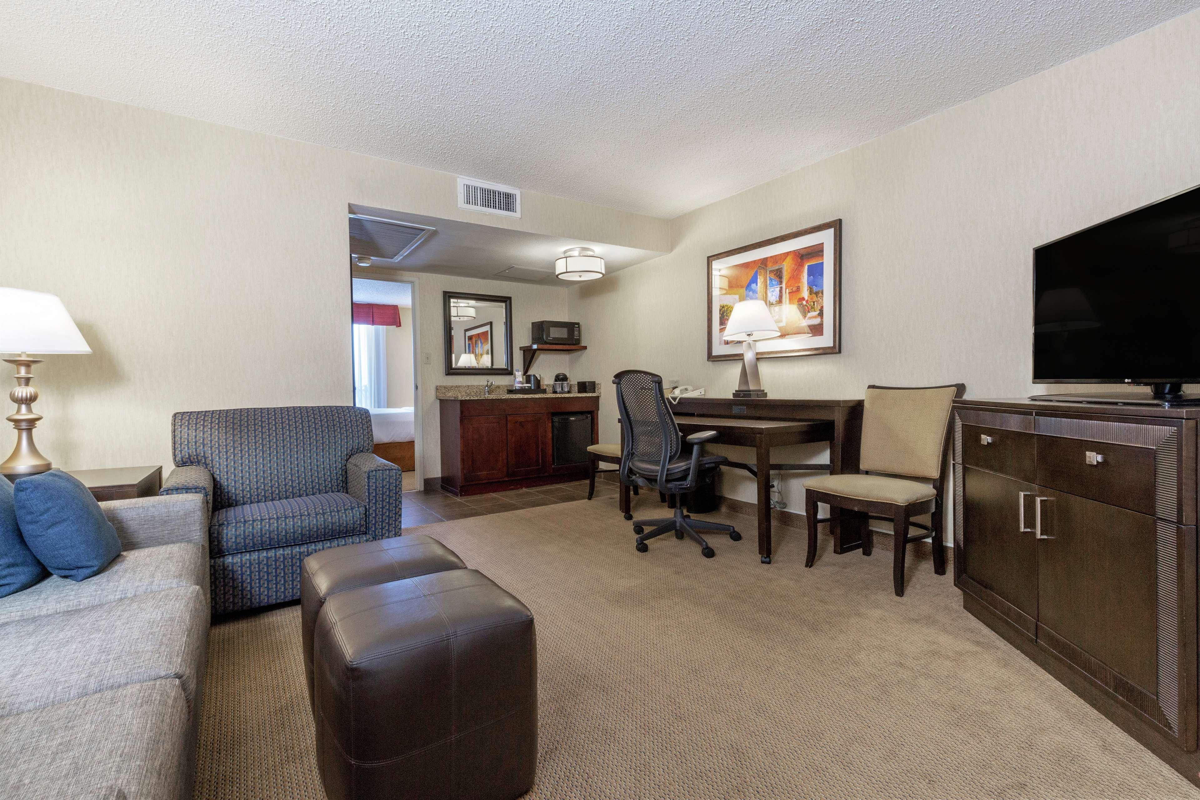 Embassy Suites By Hilton Kansas City Plaza Exteriör bild