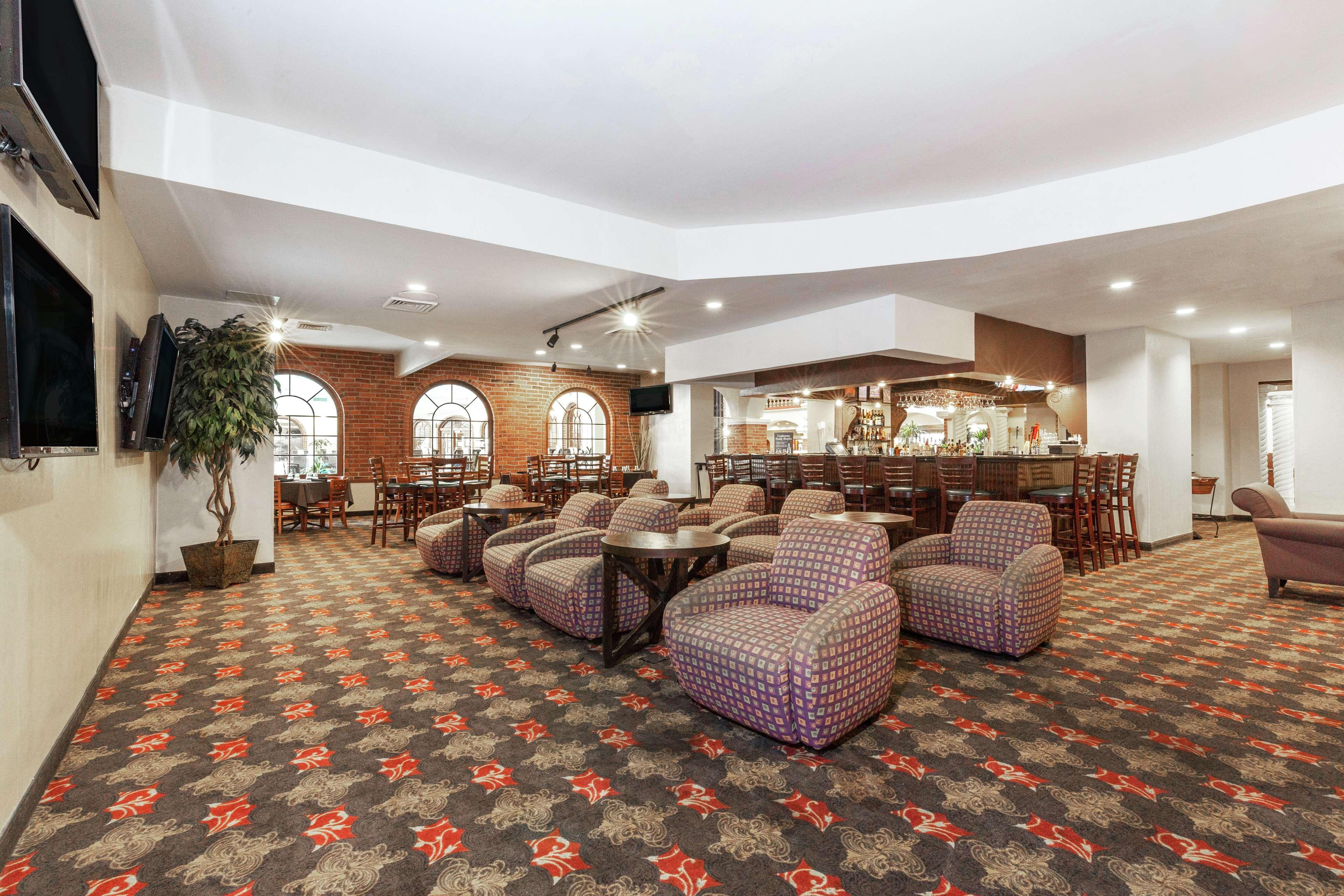 Embassy Suites By Hilton Kansas City Plaza Exteriör bild