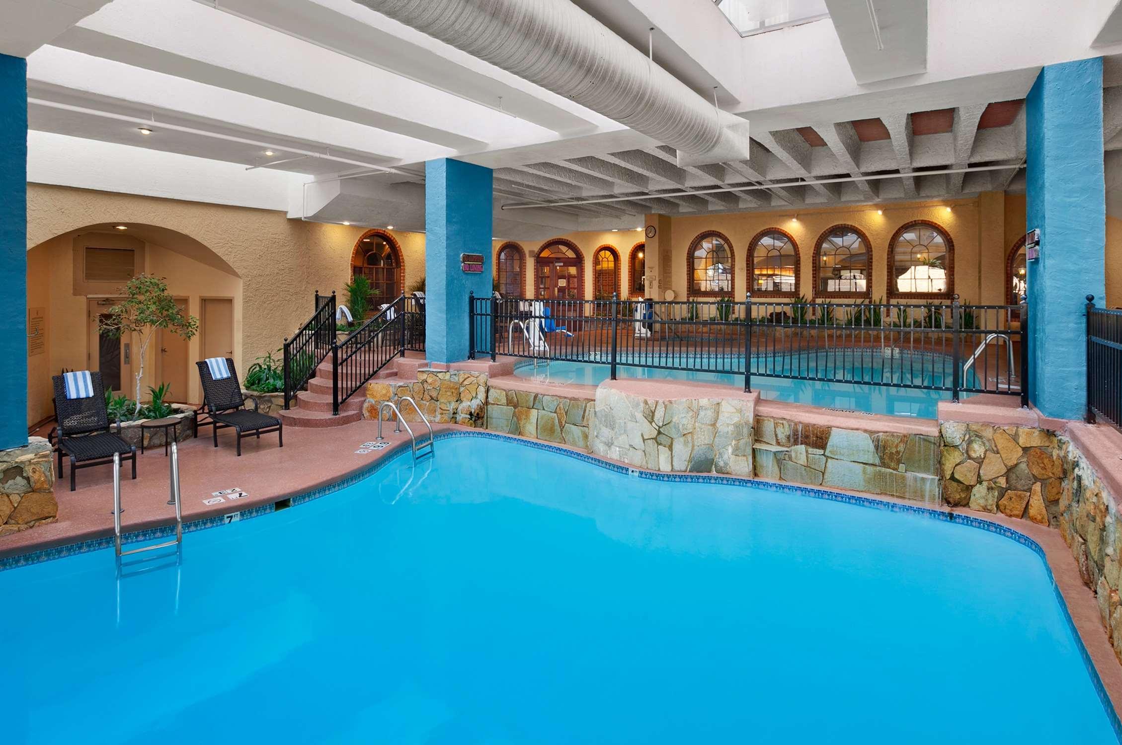Embassy Suites By Hilton Kansas City Plaza Exteriör bild