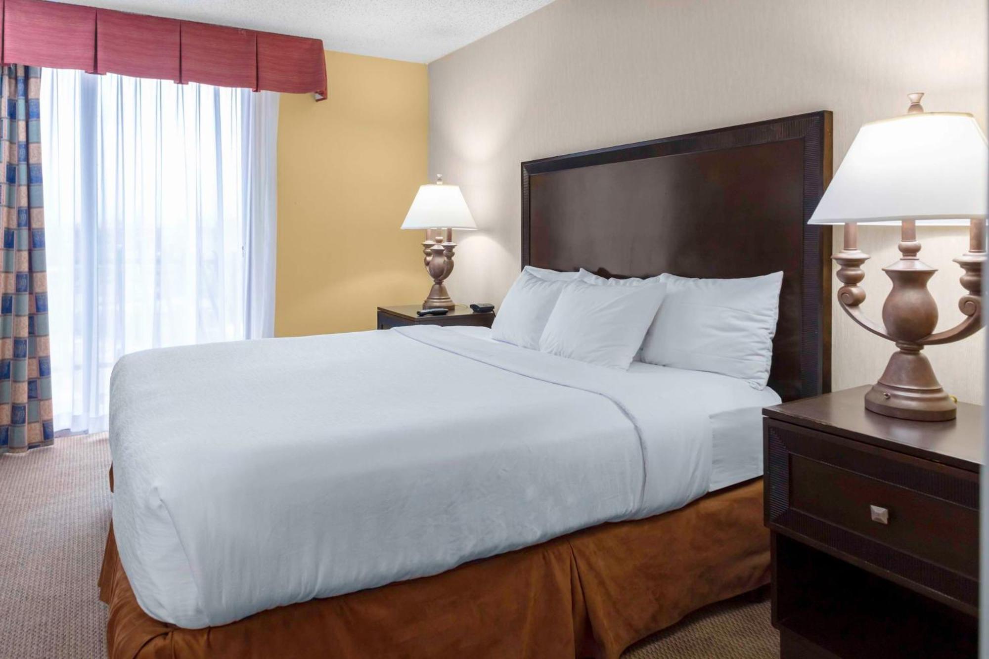 Embassy Suites By Hilton Kansas City Plaza Exteriör bild
