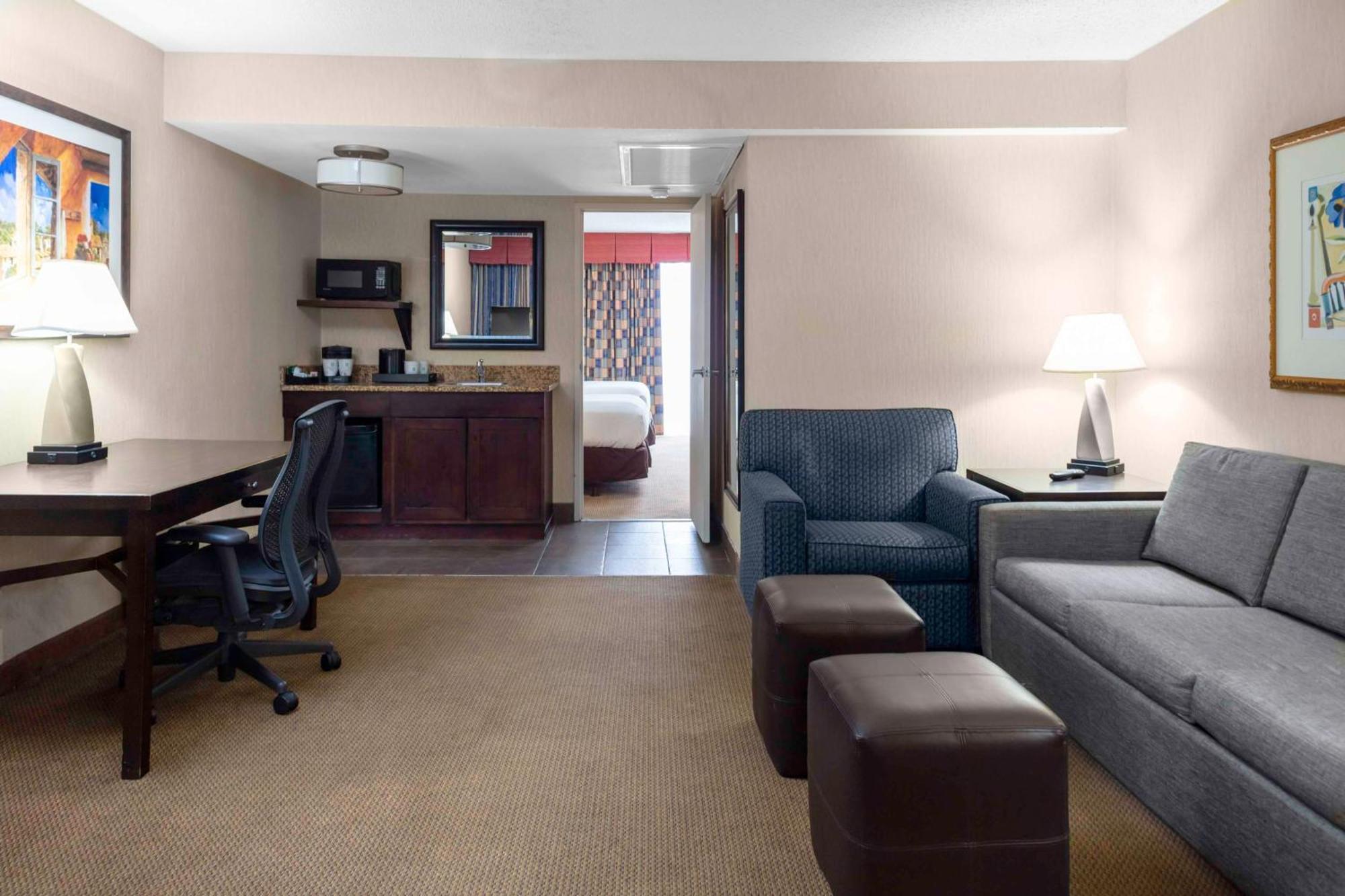 Embassy Suites By Hilton Kansas City Plaza Exteriör bild