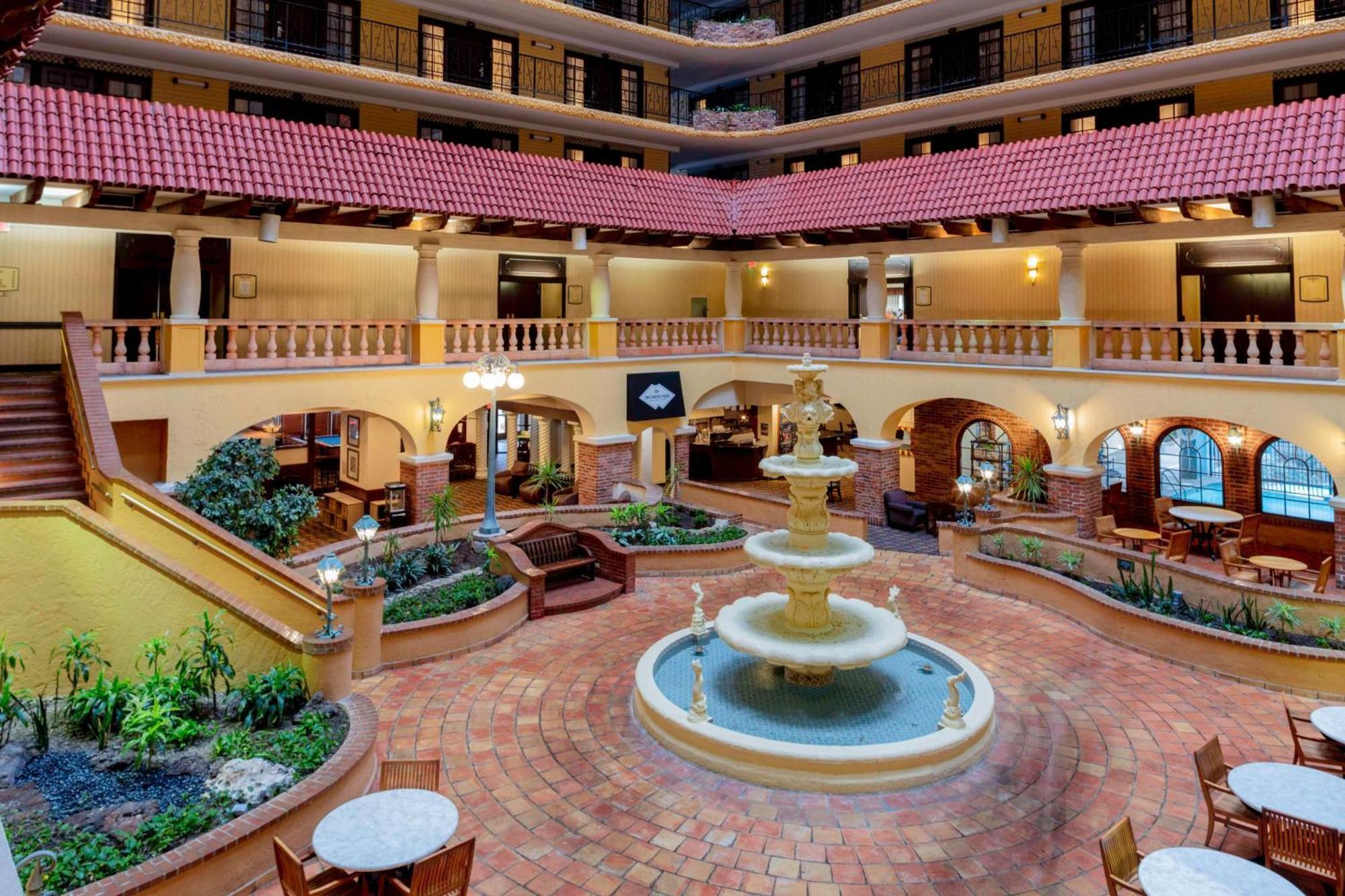 Embassy Suites By Hilton Kansas City Plaza Exteriör bild